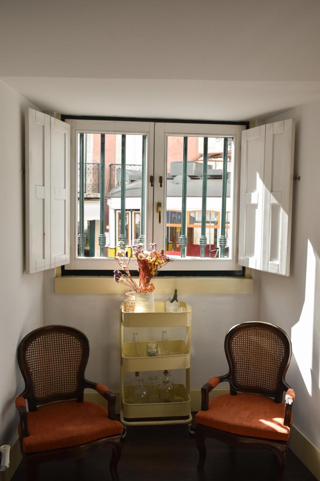 S. Bento W/ Garage Apartment Lisbon