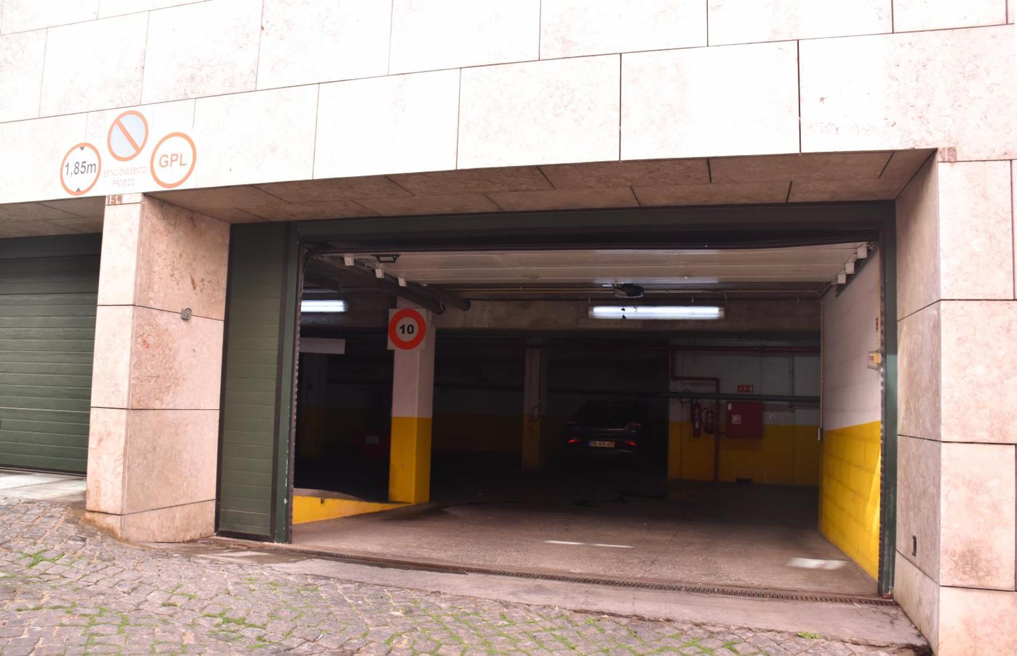 S. Bento W/ Garage