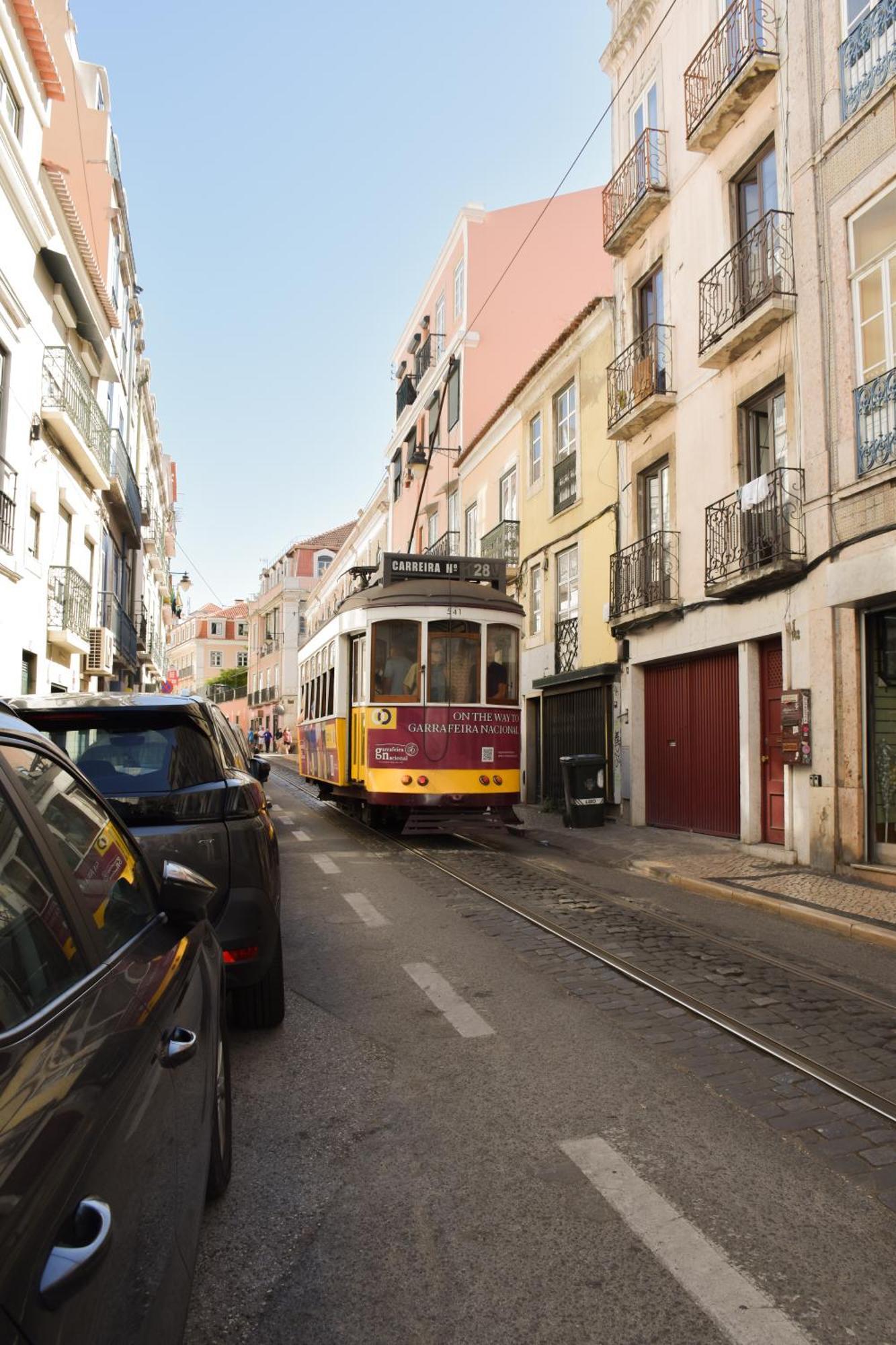 S. Bento W/ Garage Apartment Lisbon